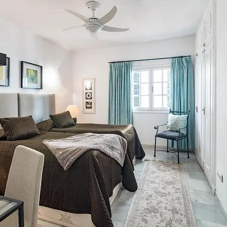 Exclusive Vintage Serenade In Aldea Blanca - Walking Distance To Centro Plaza Apartment Marbella