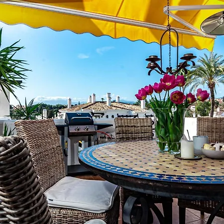 Exclusive Vintage Serenade In Aldea Blanca - Walking Distance To Centro Plaza Apartment Marbella